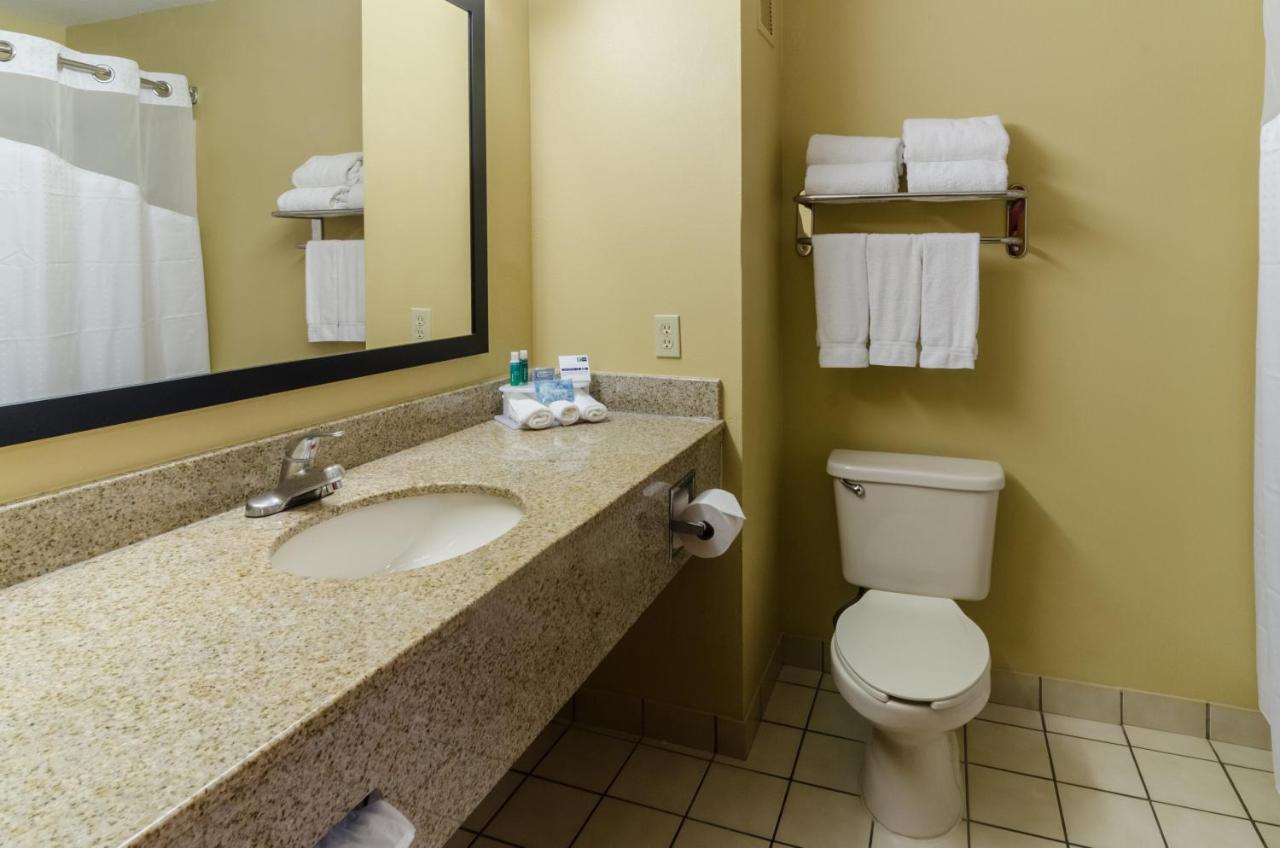 Holiday Inn Express Hotel & Suites Vinita By Ihg Bagian luar foto