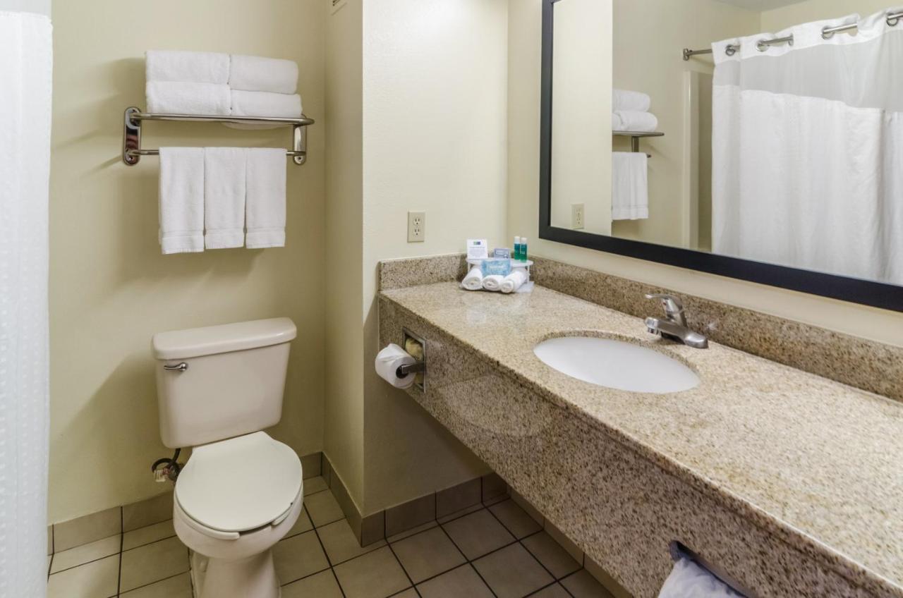 Holiday Inn Express Hotel & Suites Vinita By Ihg Bagian luar foto